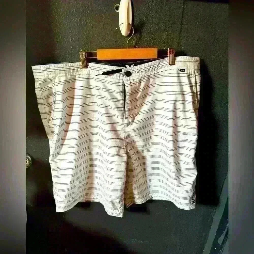 Men’s Hurley White with Black stripes Board Shorts XXL